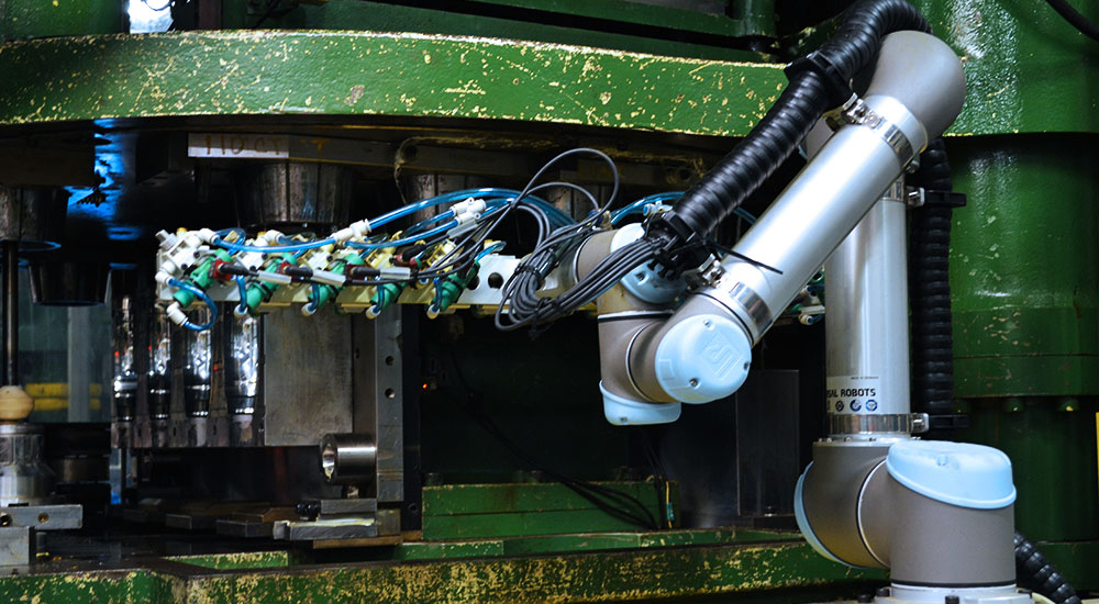 Robotic palletizer for end-line facility automation.