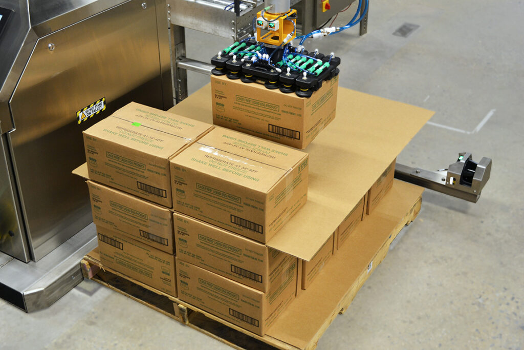 Configuring pallets with a stainless steel base PalletizHD palletizer