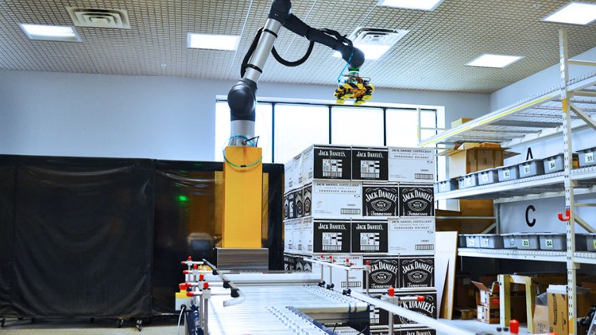 Palletizing Automation Support Food and Beverage Production